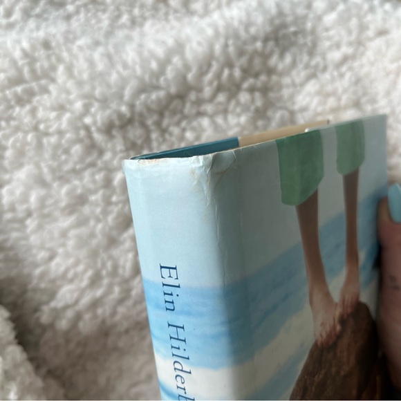 📚4/25$📚 The island by Elin Hilderbrand - Picture 4 of 9